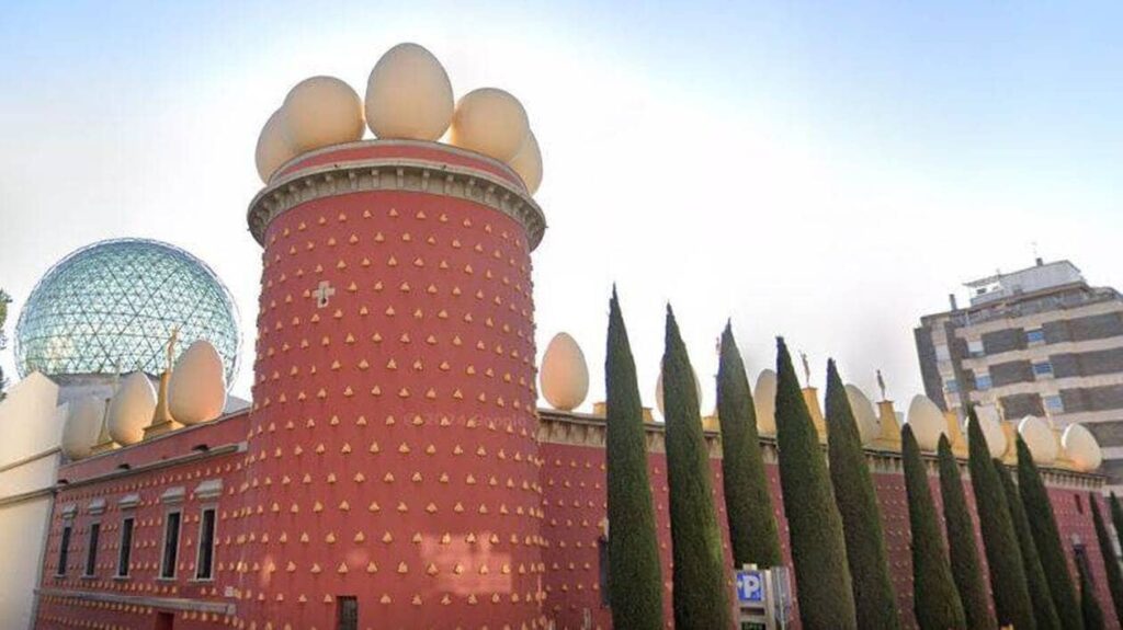 Less than an hour from Perpignan, this Spanish city takes you in the footsteps of Salvador Dali