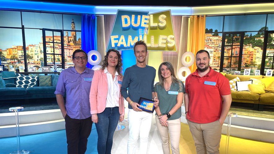 After participating in the TV game show, he took his family to the show Duels en famille