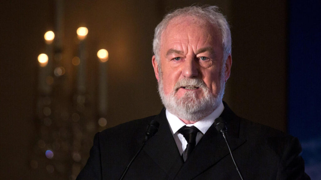 Actor Bernard Hill, who starred in Titanic and Lord of the Rings, has died